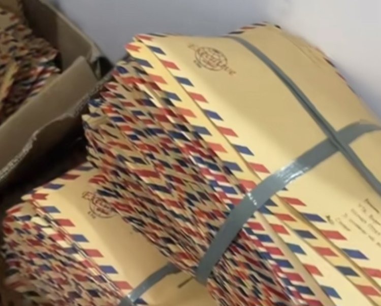 Tumpukan berkas lamaran kerja