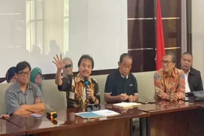 Klaim Pegang 5 Ijazah Jokowi ? asli