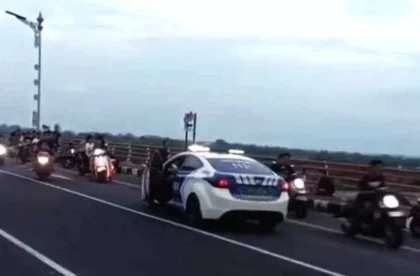 Video Viral: Polisi Bubarkan Balap Liar di PKB Klungkung, Ratusan Remaja Kocar-kacir