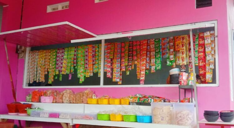 Seblak Mama Nugi Viral: Warga Tangsel Antre, TV Meliput!